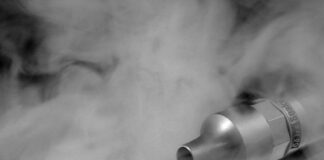 Zoom sur le clearomiseur pour cigarette électronique Zoom sur le clearomiseur pour cigarette électronique